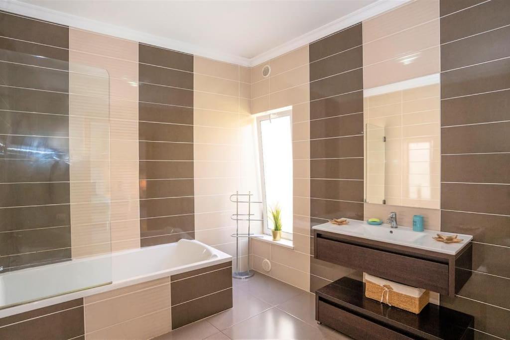 Luxuryvilla With Private Heated Pool And Spa 7P Quarteira Zewnętrze zdjęcie